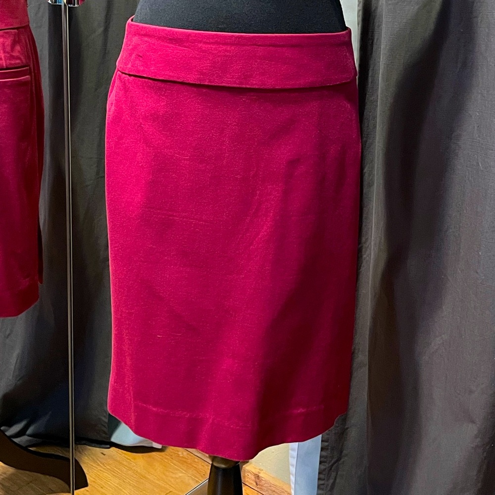 Size 8 Banana Republic pencil skirt - beautiful cranberry color
